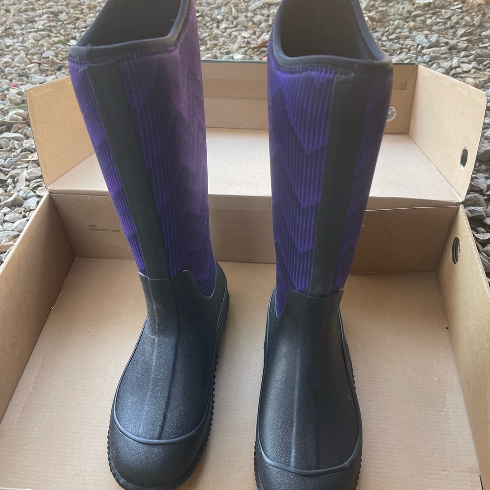 The original muck boot company. Women’s hail print outdoor multi season boot